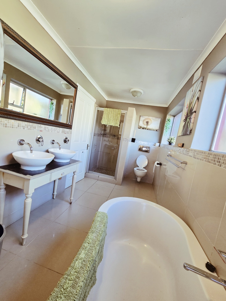 18 Bedroom Property for Sale in Geelhoutboom AH Western Cape